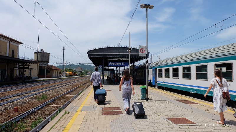 義大利 米蘭｜Serravalle Designer Outlet 。火車與接駁交通方式