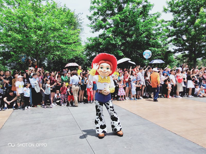 OPPO R15：上海迪士尼。讓每個小眼神都擁有魔幻的一天