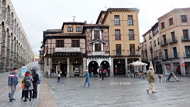 西班牙馬德里周邊古城景點賽歌維亞水道橋百年烤乳豬店賽哥維亞美食餐廳